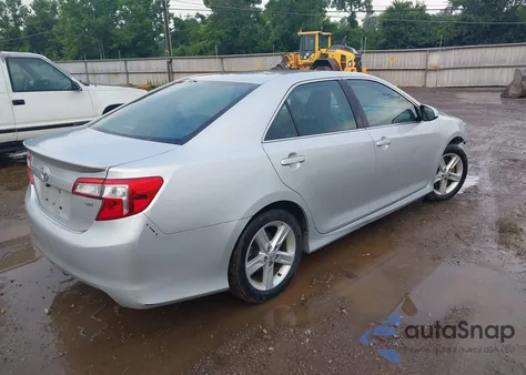 2014 Toyota Camry Se z USA, uszkodzony, nr VIN 4T1BF1FK4EU766668